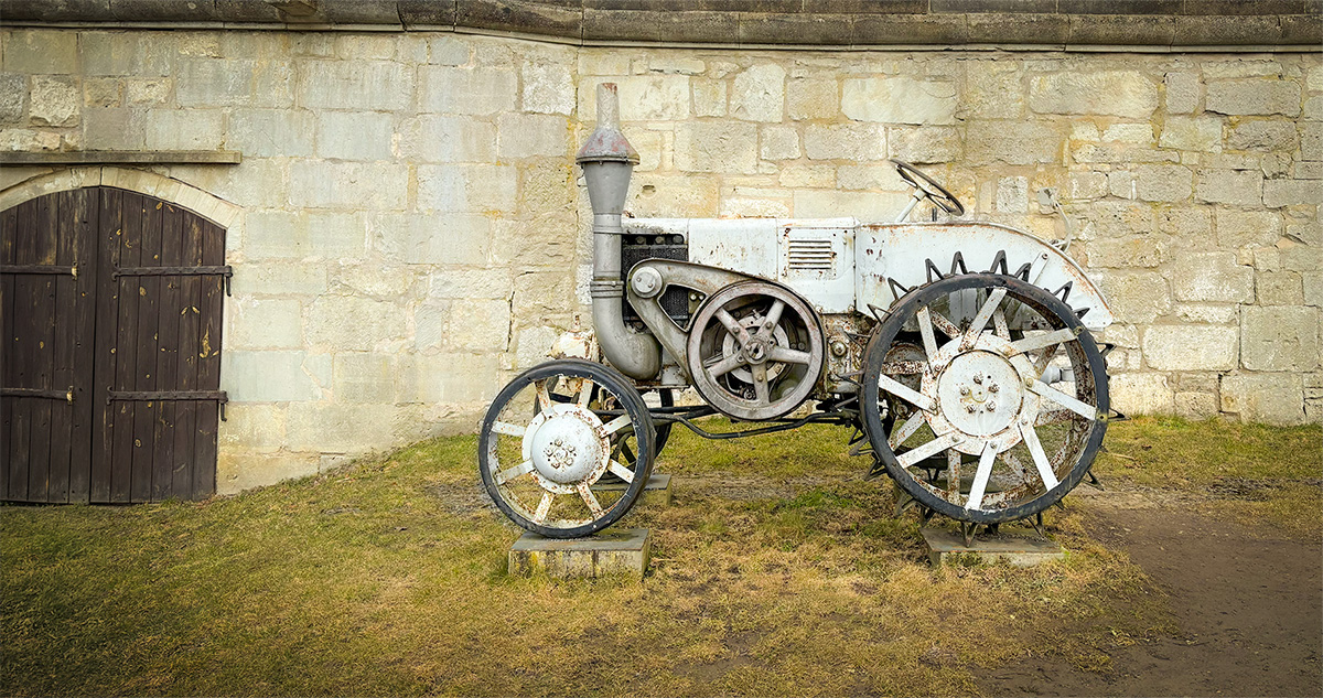 Saaremaa Muuseum kogub raha ajaloolise põllutöömasina Lanz Bulldogi restaureerimiseks. Tegemist on legendaarse 1930ndatel aastatel Saksamaal toodetud traktoriga